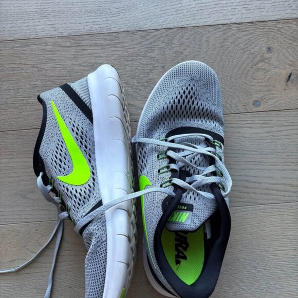 NIKE Men's Grey and Green Free Run Shoes (Size US 8M) - Picture 5 of 5